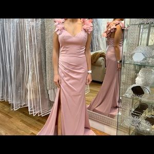 Elegant boutique styled dress in size 6 color blush. Never worn new with tags!